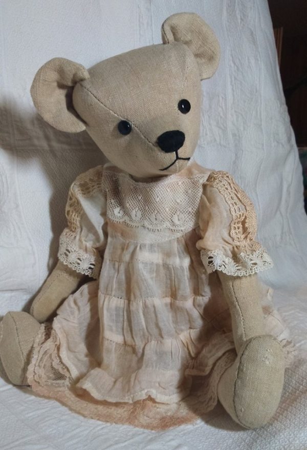 exemple de robe de style ancien, réalisable, dans la mesure du stock disponible,